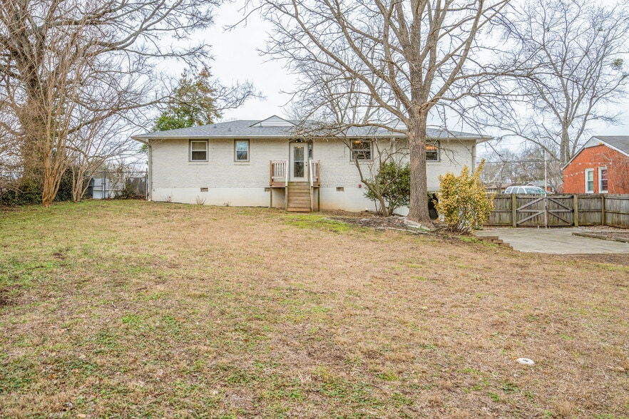 back yard - 539 Northcrest Dr