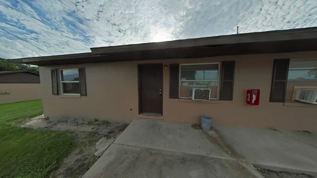 Primary Photo - Nice and Cozy 2 Bed/1 Bath Apartment