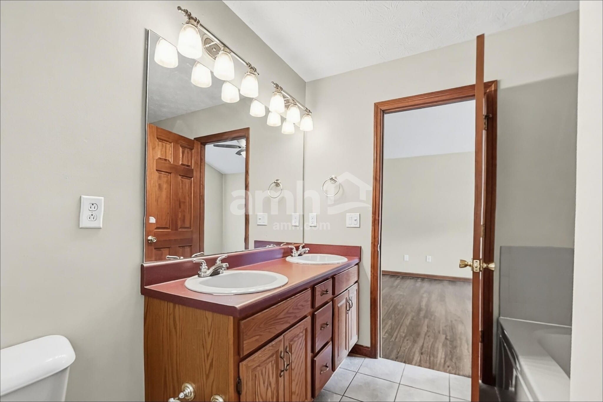 Building Photo - 1430 Belvo Estates Dr