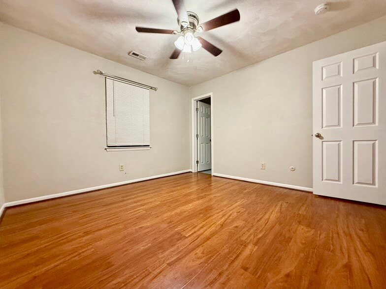 Building Photo - 733 Mayfield Ave