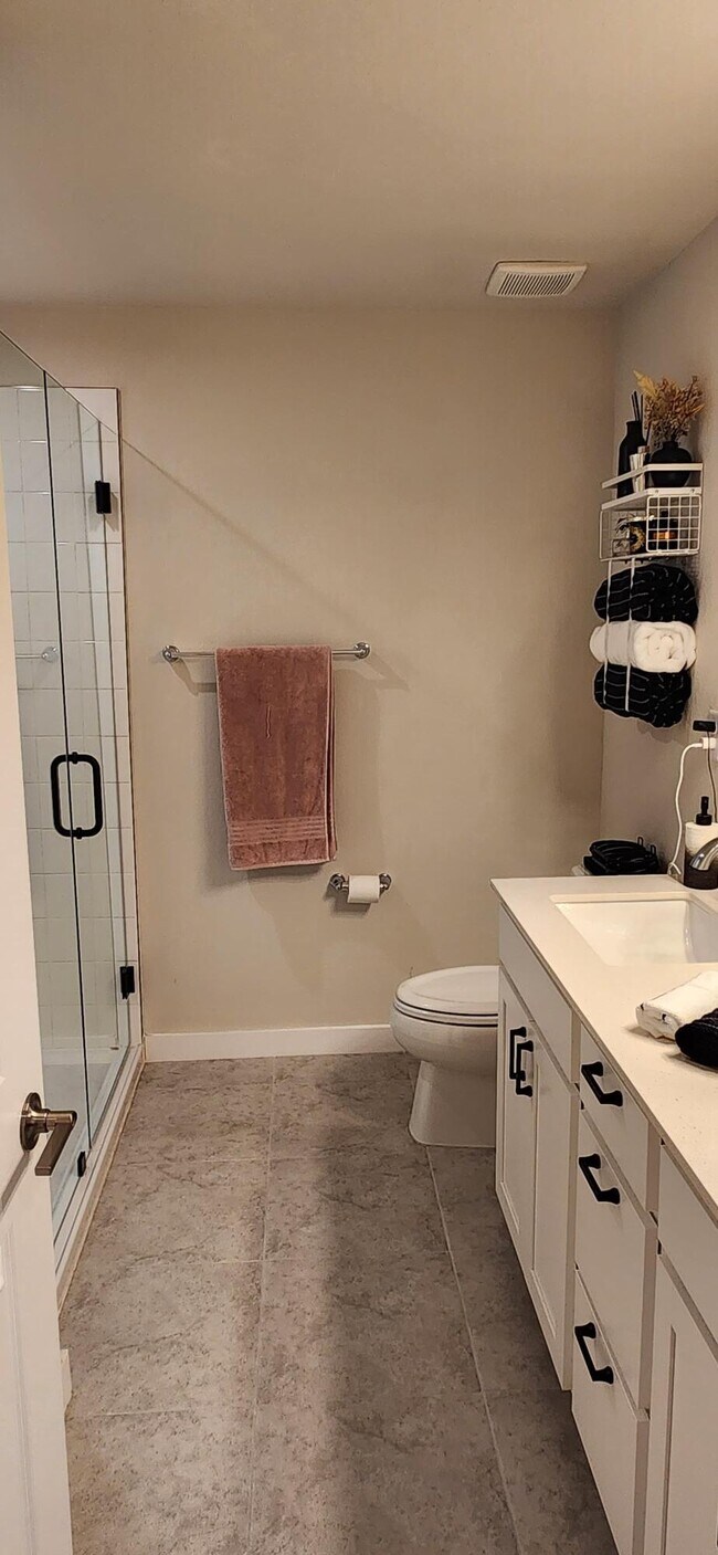 Building Photo - 1030 W Davis Pkwy