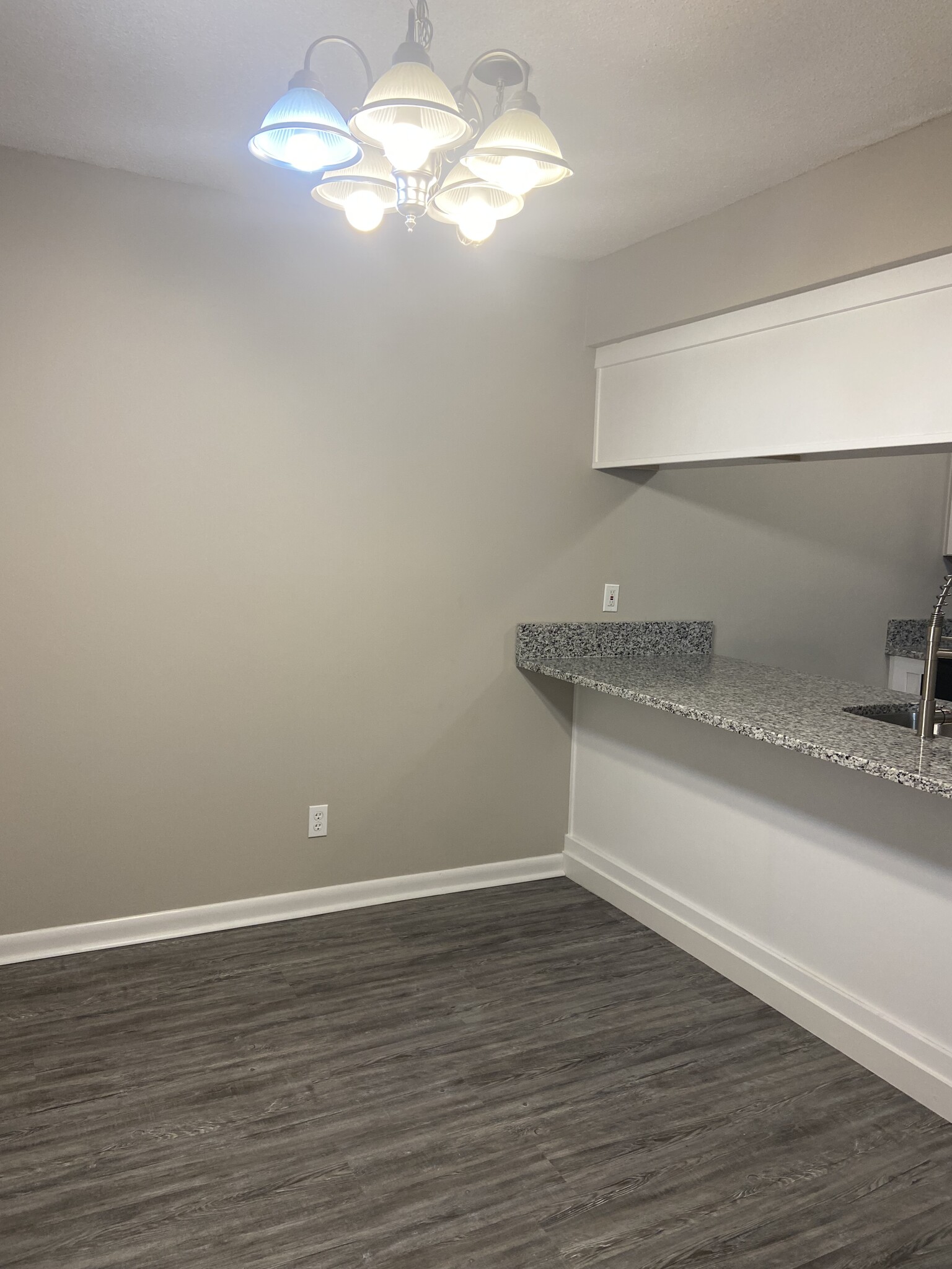 Dining - 1425 Mineral Springs Rd