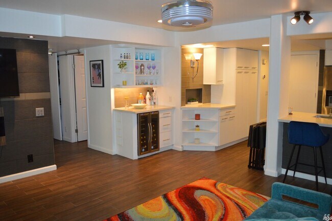 Building Photo - 2BD Ground Floor Condo in Gated Gardens Po...