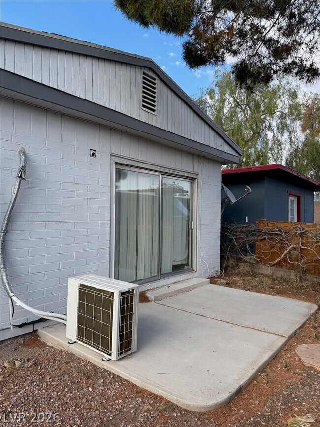 Building Photo - 640 6th St