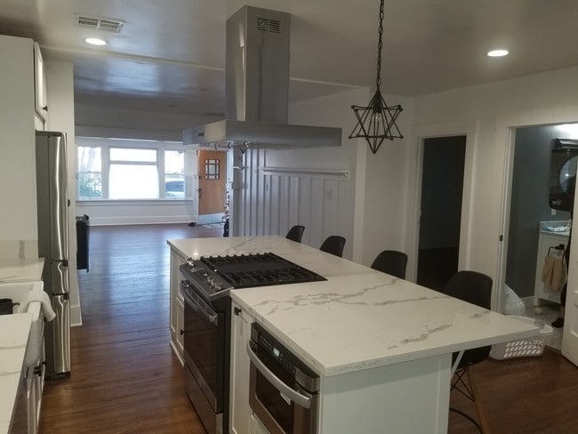 Kitchen - 4436 Kingswell Ave