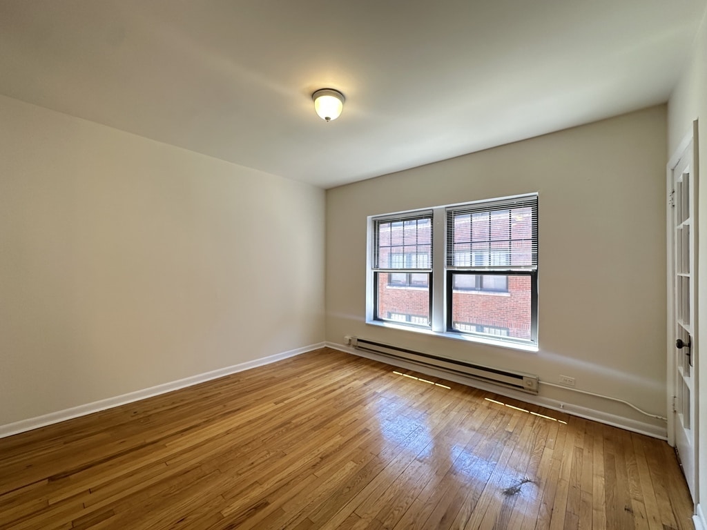 Building Photo - 700 W Cornelia Ave