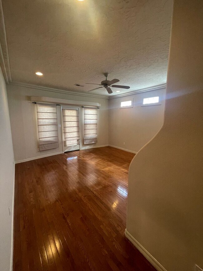 Building Photo - Gorgeous Home in Sonoma Ranch off Golf Club Rd!