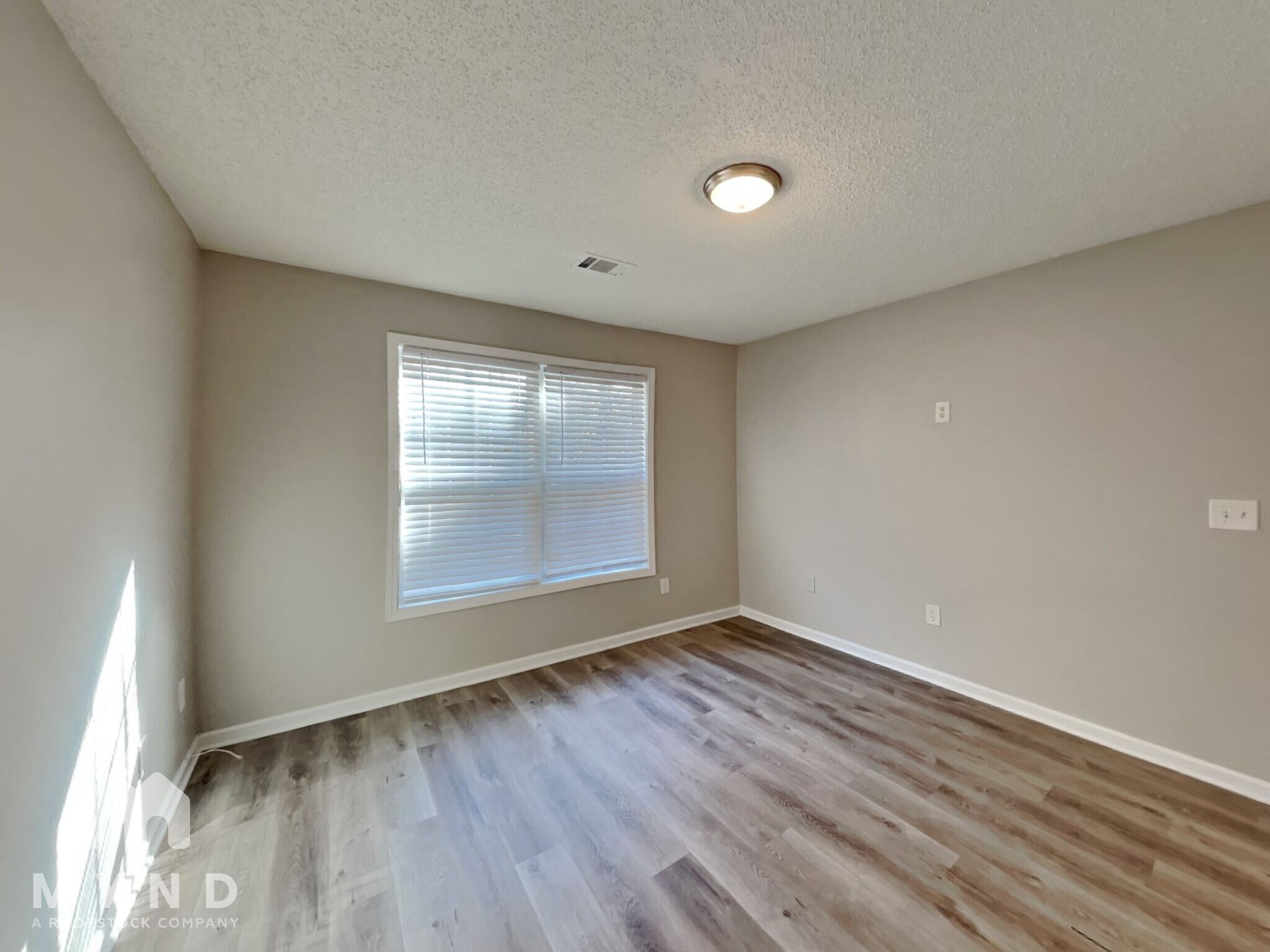 Building Photo - 203 Peachtree Glen Dr