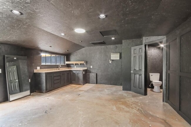 Building Photo - 222 Camp Lillie Rd