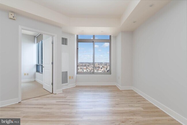 Building Photo - 675 S President St