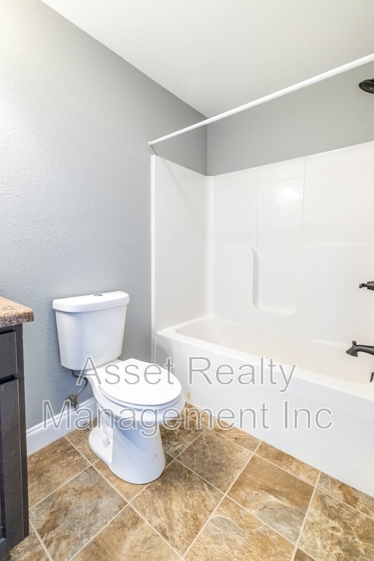 Building Photo - 924 Warrior Hill Dr