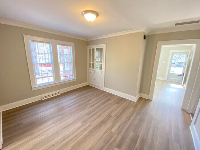 Building Photo - Very nice 4 bedroom 1 bathroom house JUST REMODLED (Spring 2022)