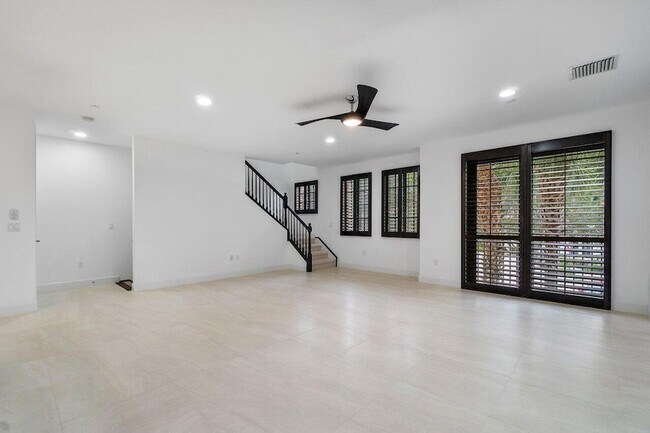 Building Photo - 4886 NW 16th Ave