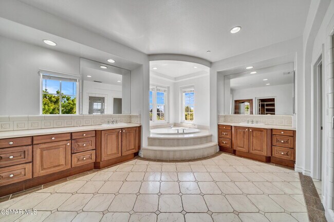 Building Photo - 765 Coral Ridge Ct