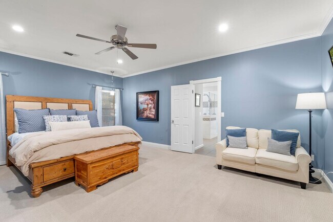 Building Photo - 1832 E Menlo St