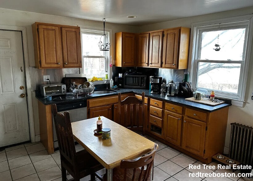 Building Photo - 40 Hooker St