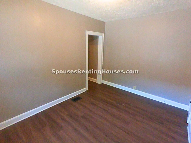 Building Photo - 530 N Chester Ave