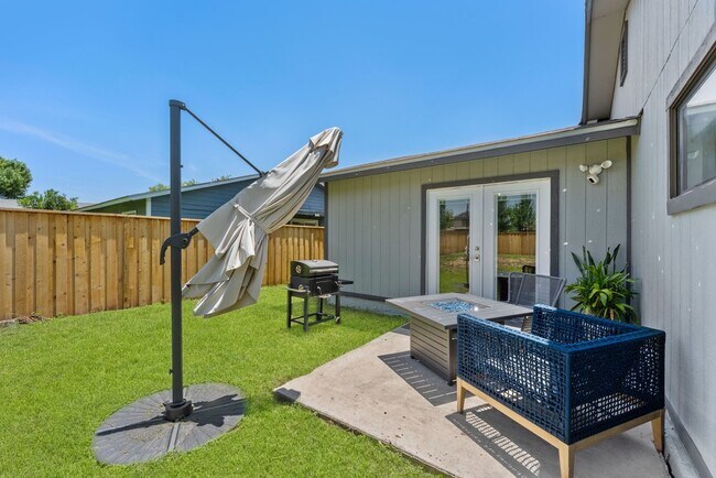 Building Photo - Charming 2-Bed Home with Garage, Fenced Yard & Private Patio in San Antonio – $1,350/mo