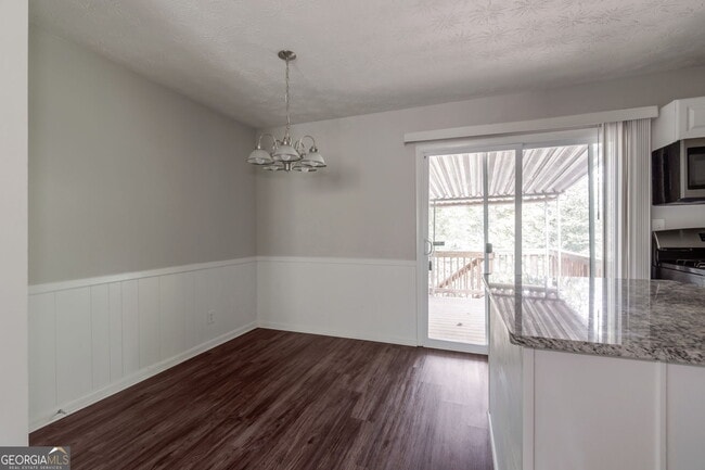 Building Photo - 2364 Peachwood Cir NE