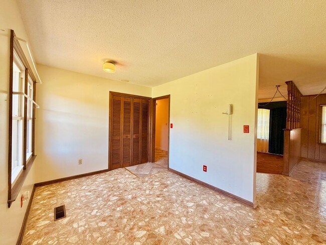 Building Photo - 2863 Low Ground Rd
