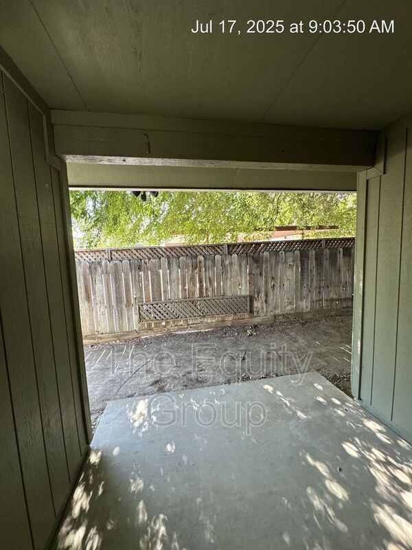 Building Photo - 722 S Linwood St