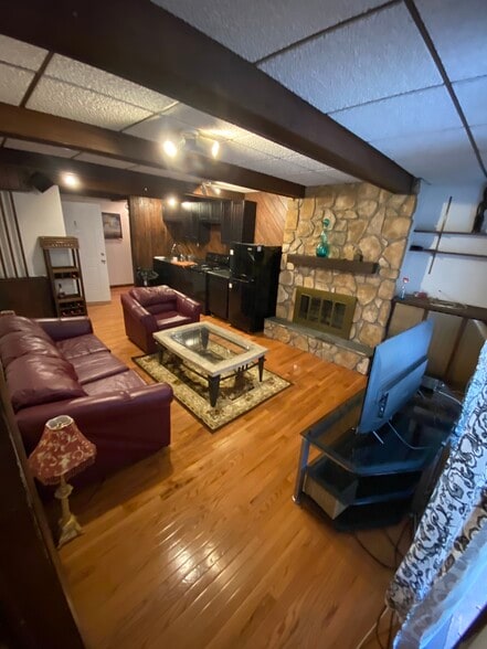 Primary Photo - 1639 5th Ave