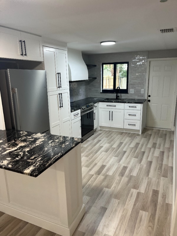 Building Photo - 734 47th St