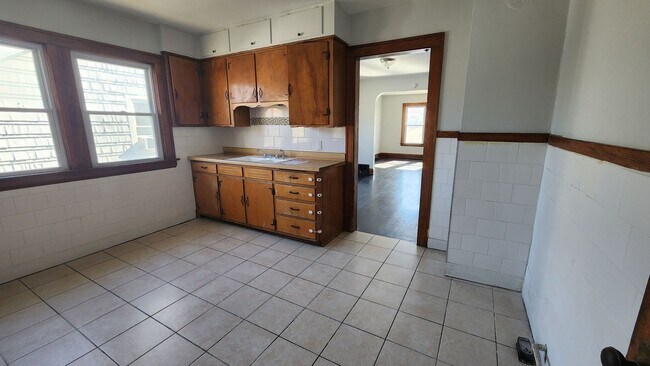 Building Photo - 10401 Homeworth Ave