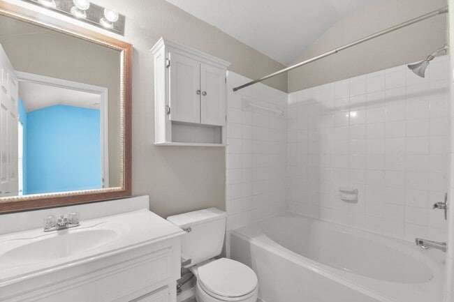 Building Photo - Gorgeous home in the heart of Houston!