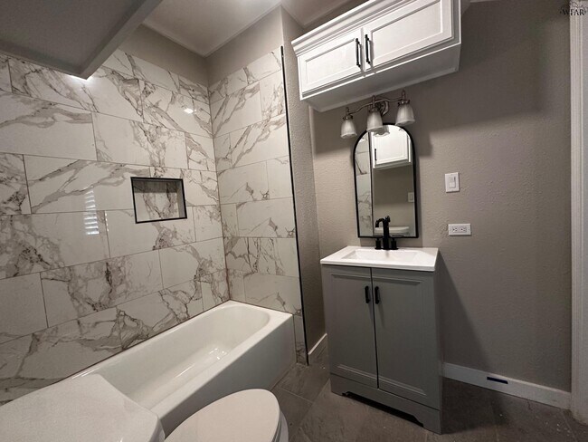 Building Photo - 1502 Fillmore St