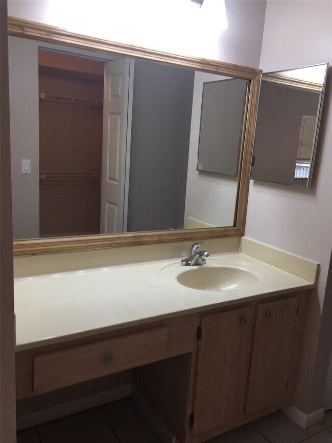 Building Photo - 1100 SW 128th Terrace