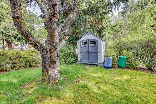 Building Photo - Downtown Bainrbidge Rental -  1/2 Off June...