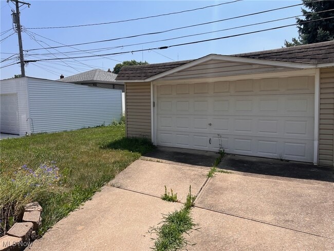 Building Photo - 3207 Wellington Ave