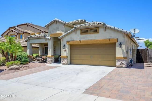Building Photo - 6608 W Saguaro Park Ln