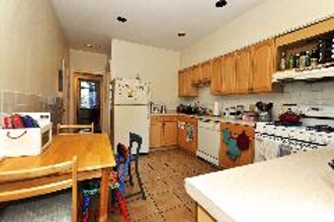 Building Photo - Spacious, Sunny and Renovate Cleveland Circle 4 Bed/2 Bath w/Porch on Strathmore Rd for 9/1/2026