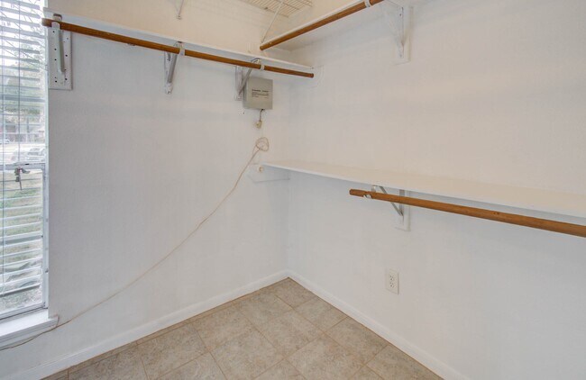 Building Photo - 10615 Alderford Ct