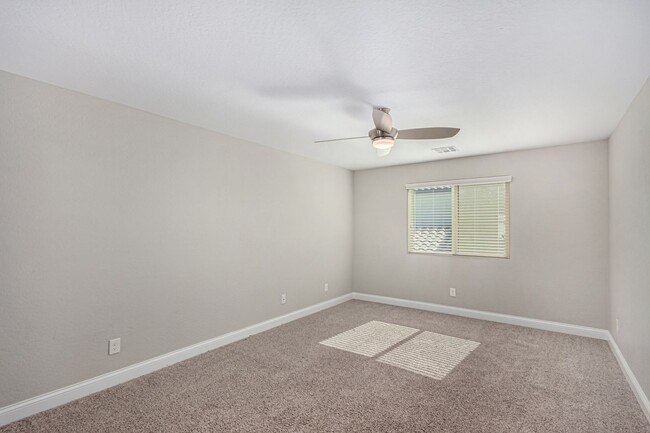 Building Photo - Southern Highlands Home with Loft & Patio!