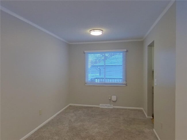 Building Photo - 13101 Thomas Ave