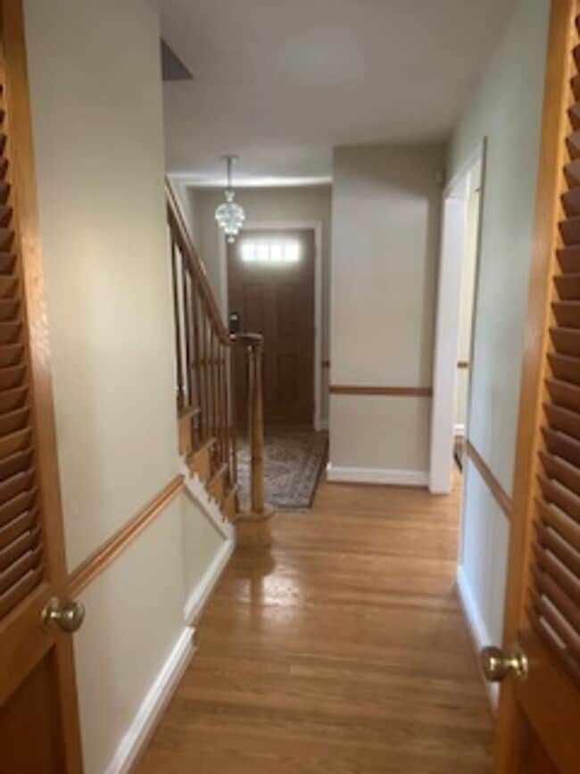 Building Photo - Lovely Colonial Home in Sharpley