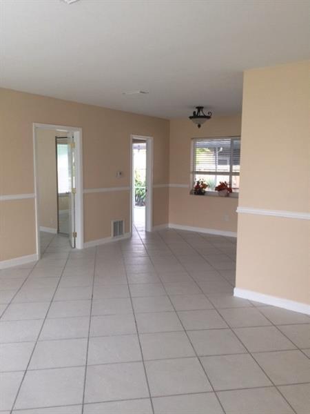 Building Photo - 1575 NE 47th St