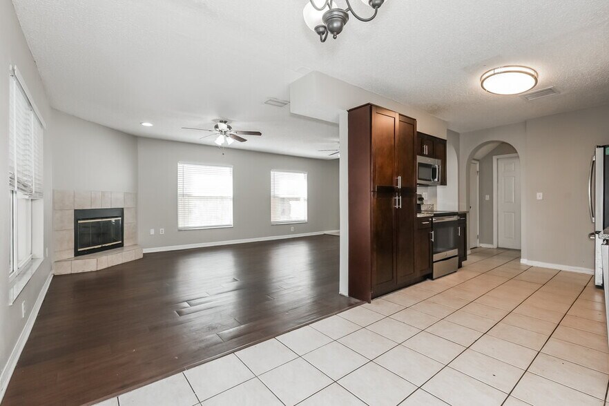 Building Photo - 741 Burlwood St