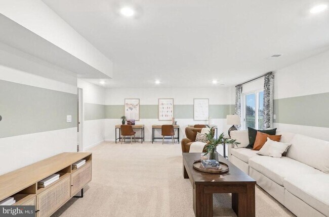 Building Photo - 124 Woodford Dr