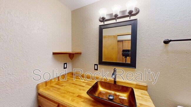 Building Photo - 4770 Beechvale Dr