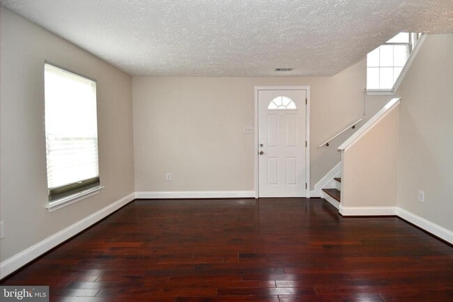 Building Photo - 1586 Pin Oak Dr