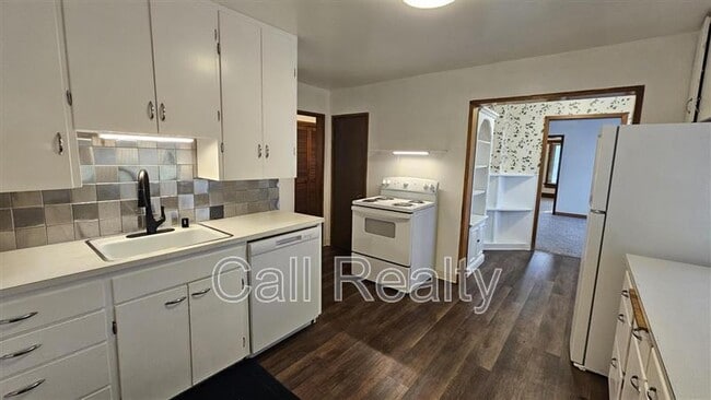 Building Photo - 12019 E Valleyway Ave