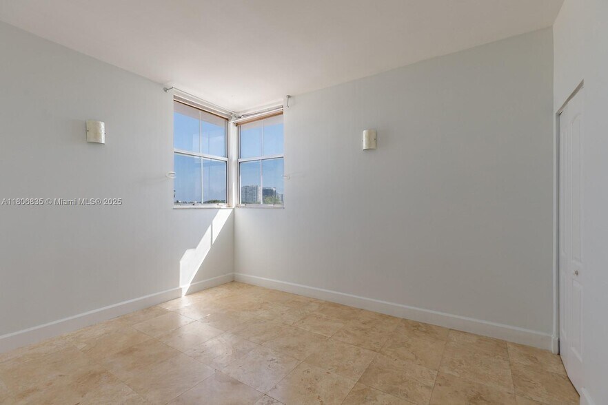 Building Photo - 600 76th St