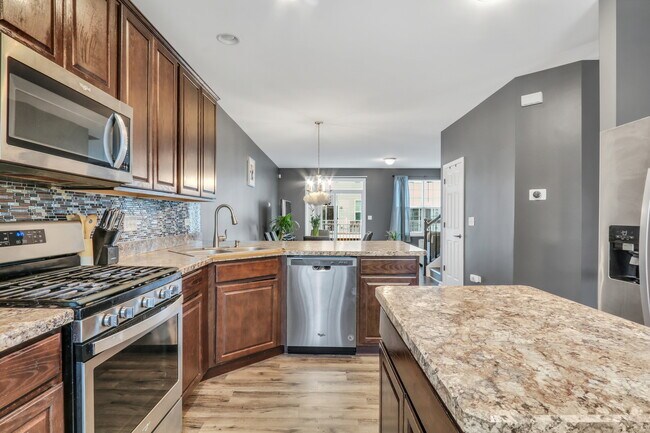 Building Photo - 214 Lionel Dr