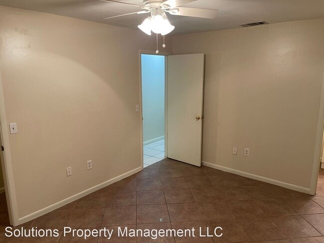 Building Photo - 3 br, 2 bath House - 3728 S SHERWOOD CIR