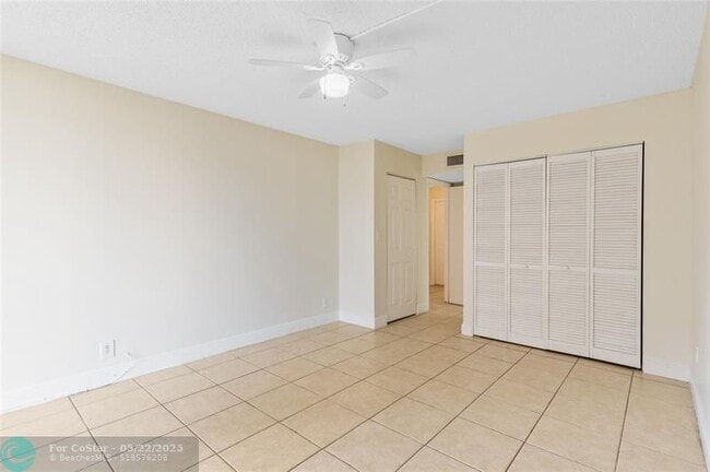 Building Photo - 3550 Blue Lake Dr