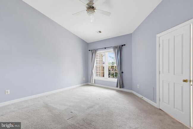 Building Photo - 6323 Barcroft Mews Dr